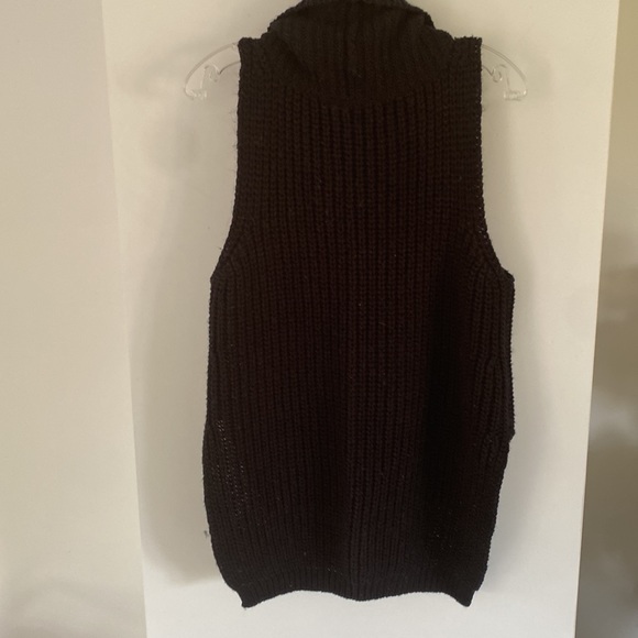 POOF black chunky knit turtle neck sleeveless sweater tier hem M - Picture 4 of 4
